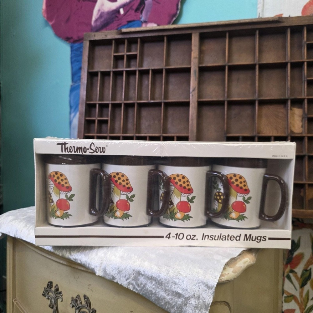 4 Vintage Thermo-Serv Sears & Roebuck Merry Mushroom Insulated Plastic Mugs NEW